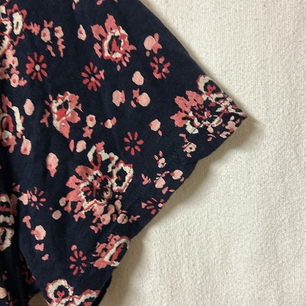 Lucky Brand Women’s Wrap Front Top Size XL Navy Red Mixed Print Elastic Waist - Picture 9 of 10